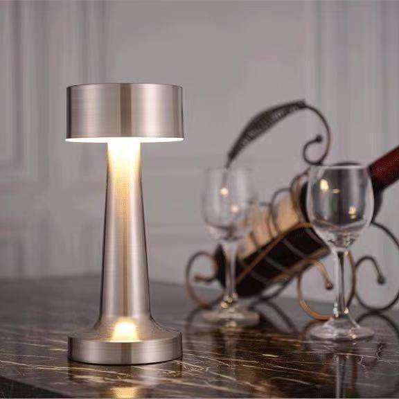 Лампа настольная беспроводная d=9 см. h=21,5 см. нерж., серебристая LED SIMPLE MGline 75052 Лампа настольная беспроводная d=9 см. h=21,5 см. нерж., серебристая LED SIMPLE MGline 75052